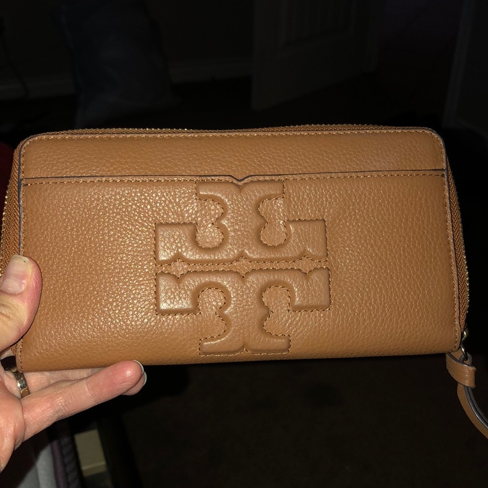 Tory Burch Zip Around Wallet
